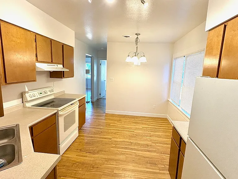 411 E Plum St #1 — Photo 4
