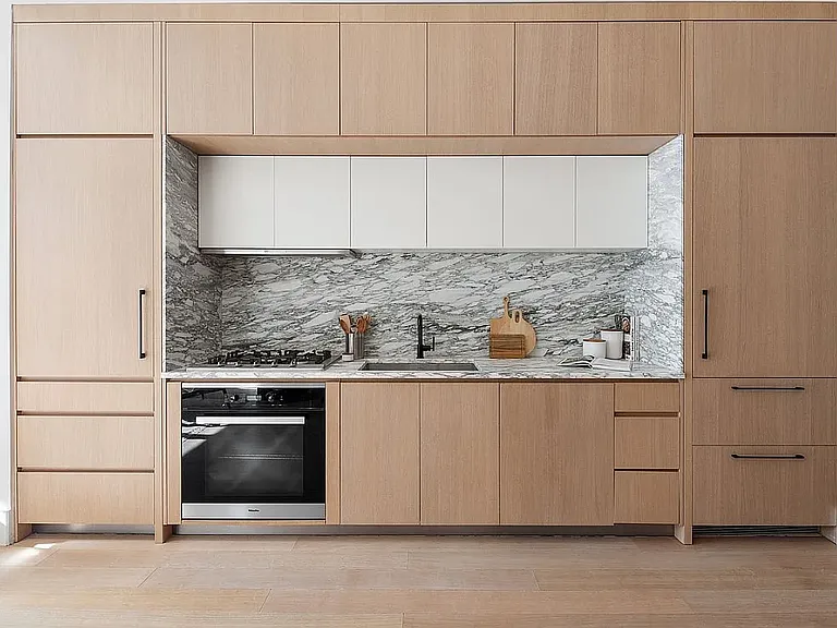 517 W 29th St #7G — Photo 3