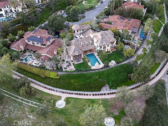 2nd image of 18 Mission Ridge Rd