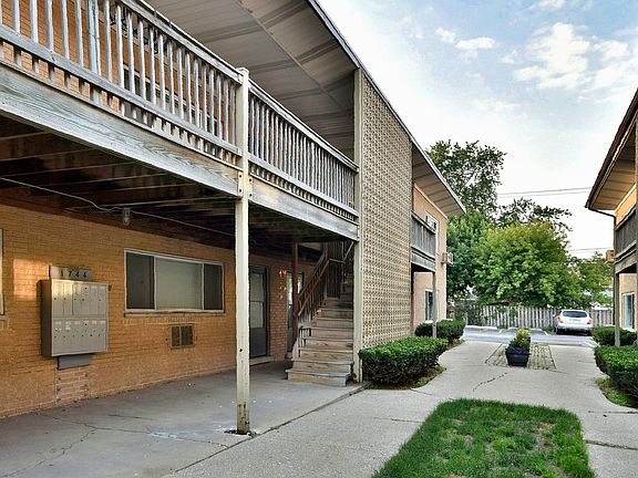2nd image of 1744 E Oakton St APT 204