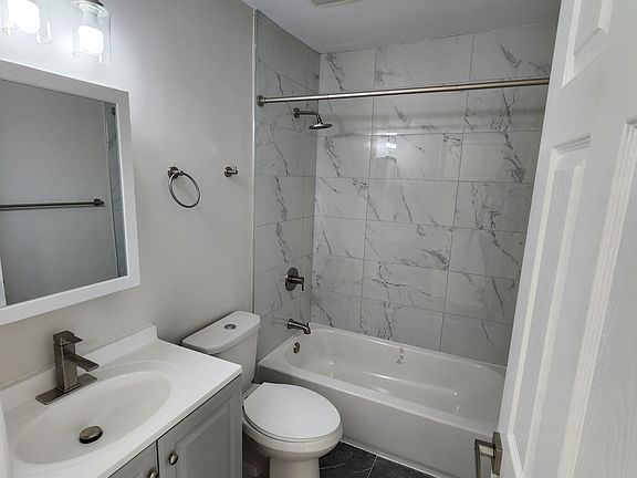 2nd image of 2202D Hamilton Ave #D