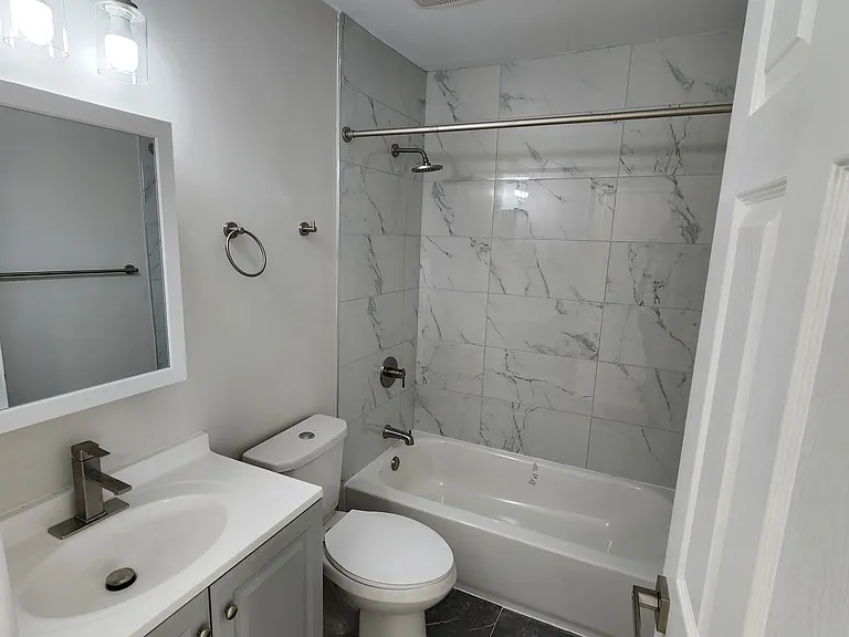 2202D Hamilton Ave #D — Photo 2