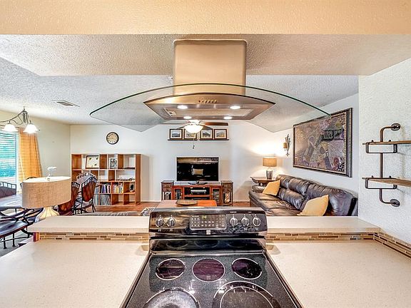 4th image of 4106 NE 5th St