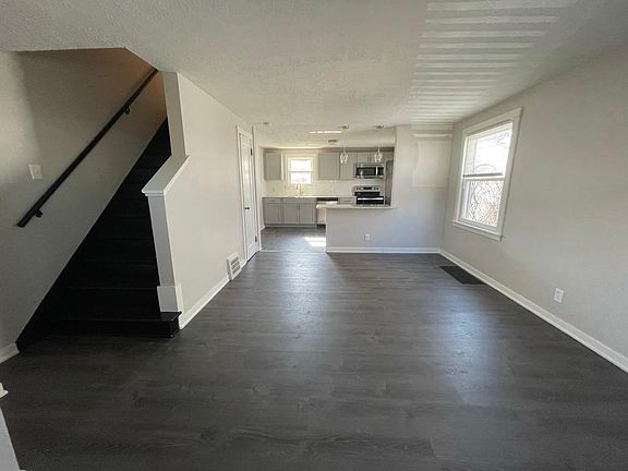 3rd image of 122 Henderson Ave