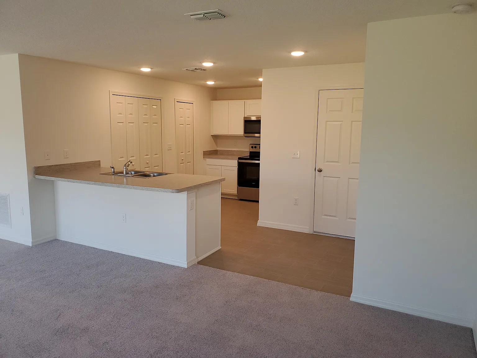 3 bed, 1284 sqft, $2,295 — Photo 3