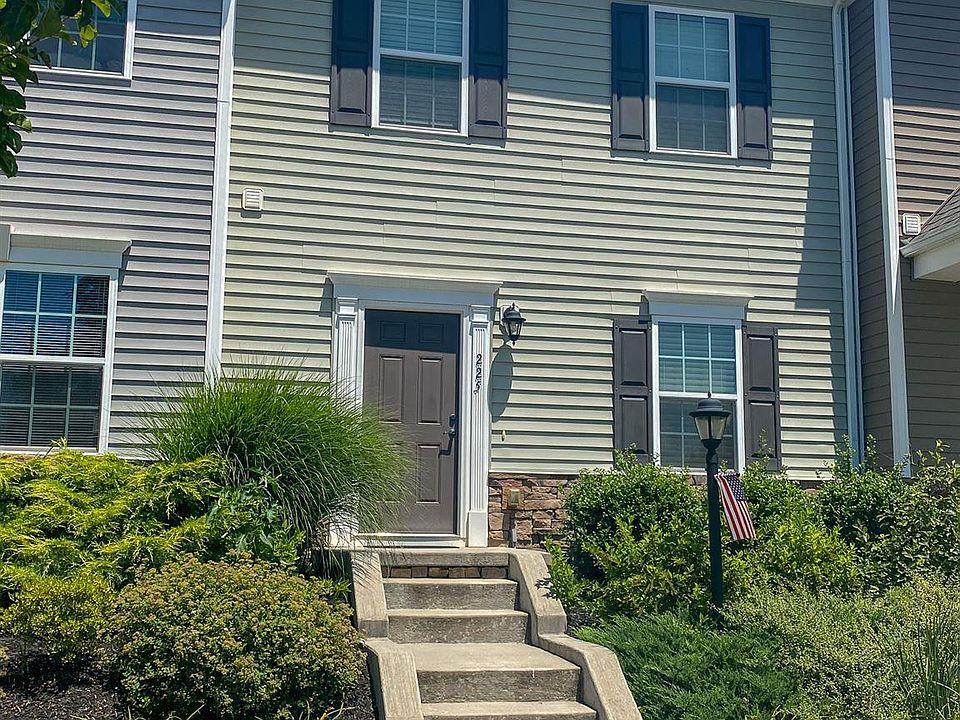 1st image of 225 Phoenix Blvd NW