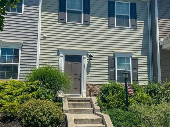 225 Phoenix Blvd NW, Christiansburg, VA 24073