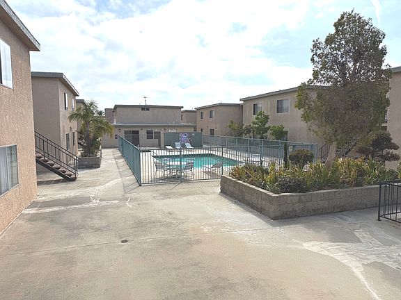2nd image of 13530 Doty Ave #3851be246