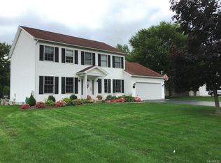 5515 Hallmark Ln, Lockport, NY 14094