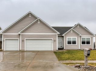 6811 Sweetwater Dr, Des Moines, IA 50320