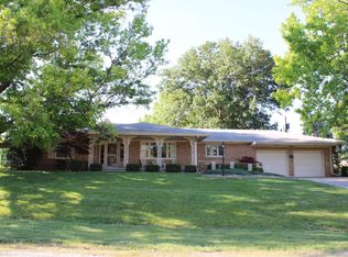 35 Cypress Dr, Clinton, IL 61727