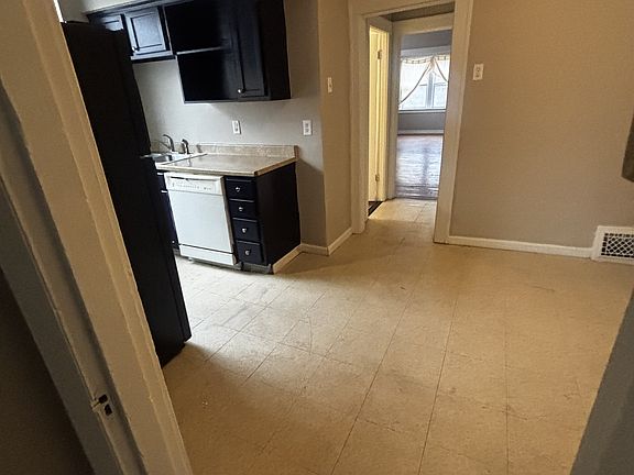 5th image of 5043 Alaska Ave #D