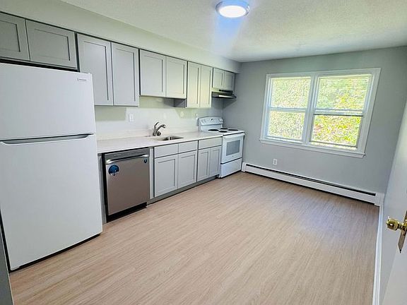 2nd image of 77 Sterling Pl APT 3L
