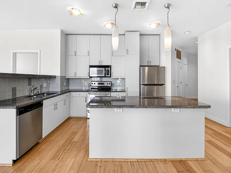 3810 Wilshire Blvd #1405 — Photo 16
