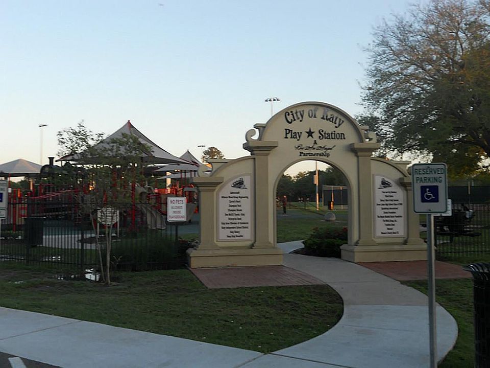 2nd image of 2613 Village Way Dr