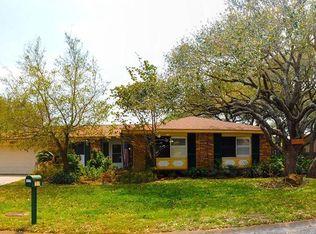 1117 S Paisano Dr, Rockport, TX 78382