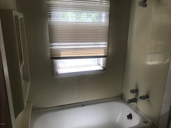 4th image of 212 Fremont Ave #&-214