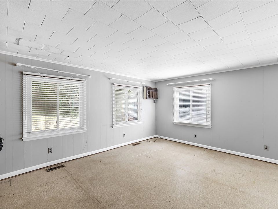 22nd image of 315 E Main St