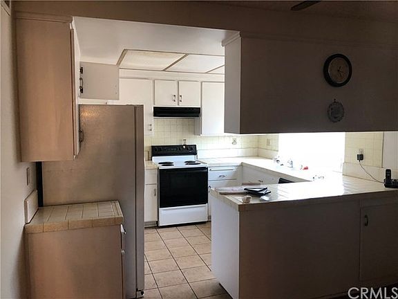 Open Kitchen, kitchen faces south.