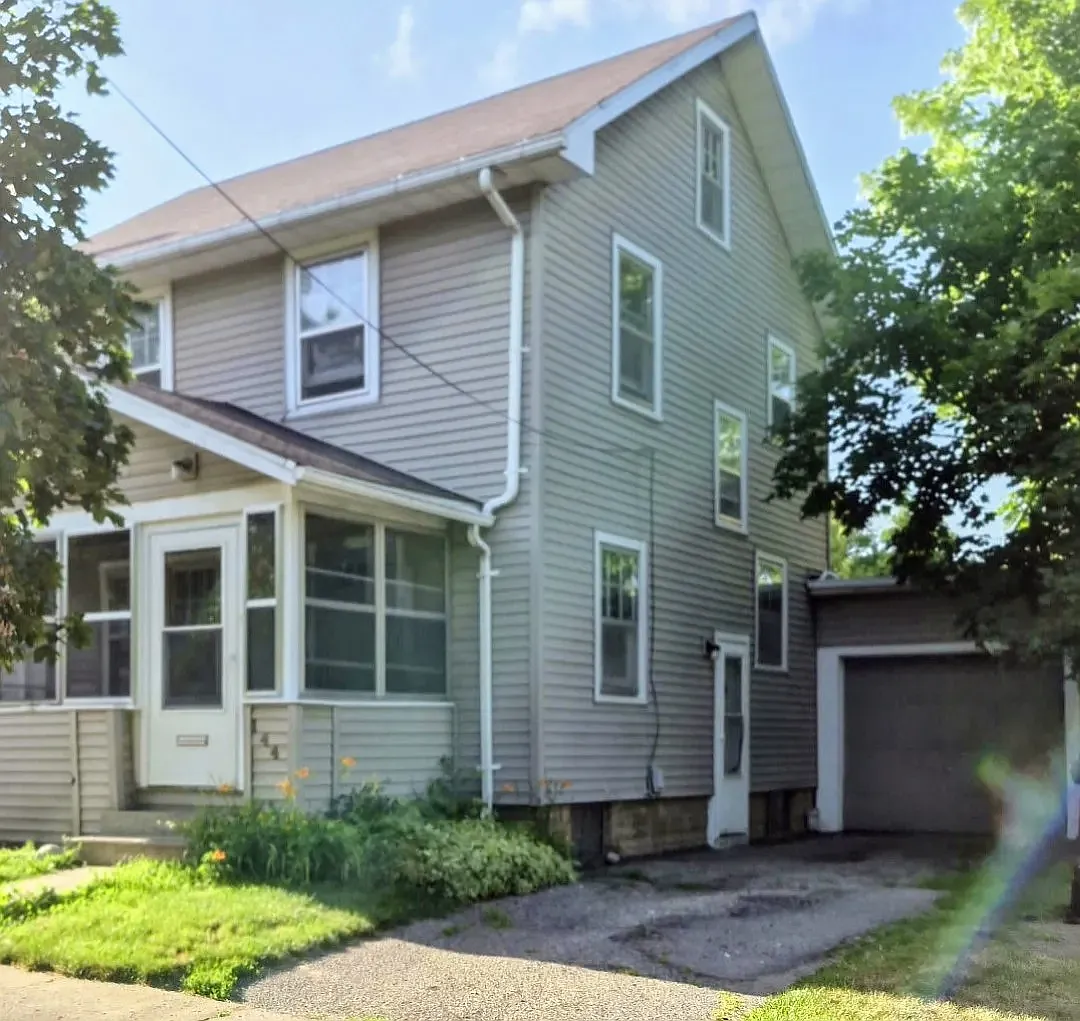 3 bed, 1.5 bath, 1080 sqft, $1,250 — Photo 2