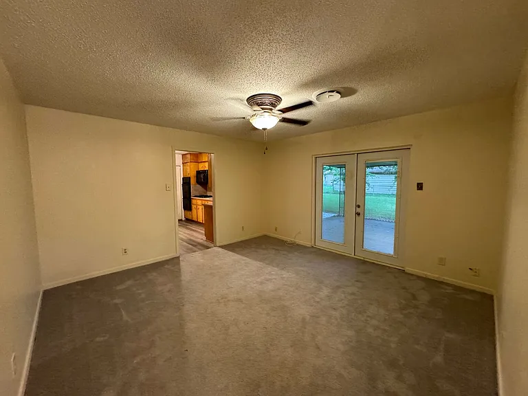 605 Bellaire Dr — Photo 17