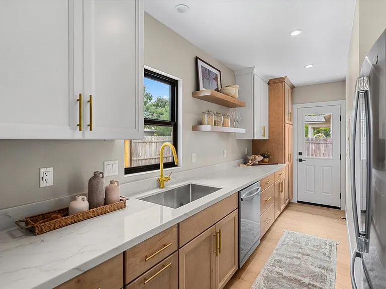 206 Olive St — Photo 6