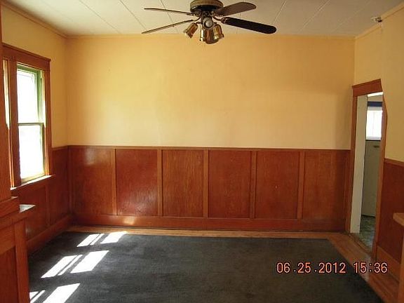 4th image of 300 E Crawford St
