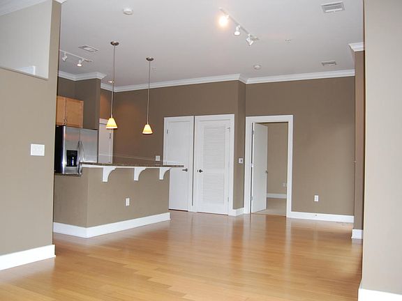 5th image of 129 Walnut St Unit 222