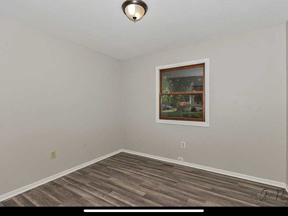 5th image of 2923 Ezra Ave N