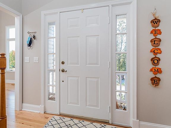 3rd image of 3099 Lakewood Dr