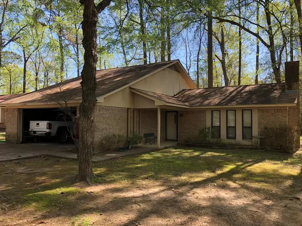 201 Robinhood Dr, Nacogdoches, TX 75961