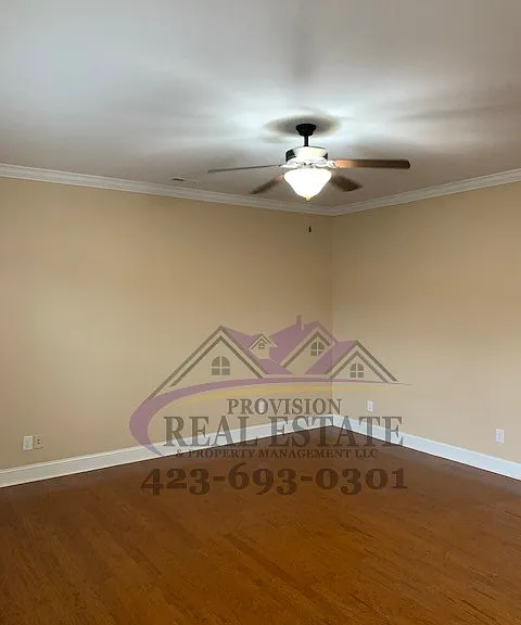 1715 Stonebriar Dr NE — Photo 2