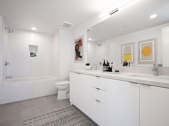 4th image of 6531 Melrose Ave #302