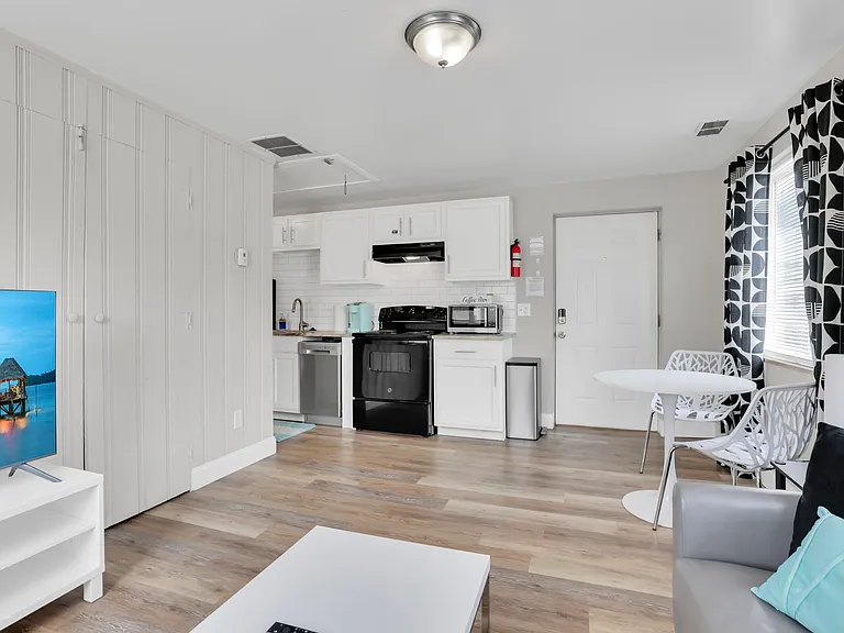 27 W 8th Ave #G — Photo 9