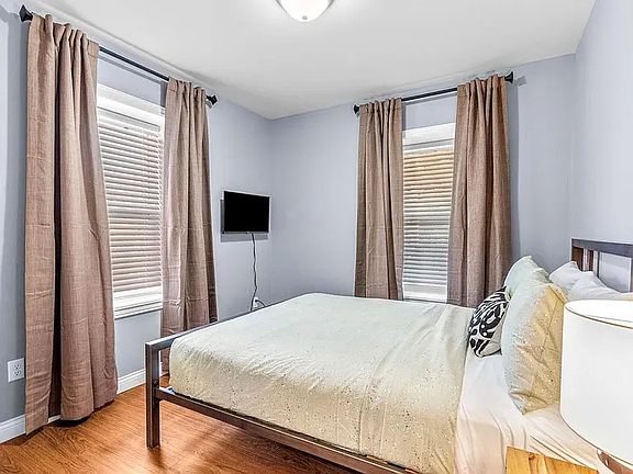 3rd image of 3338 Greenwood Blvd #Ll