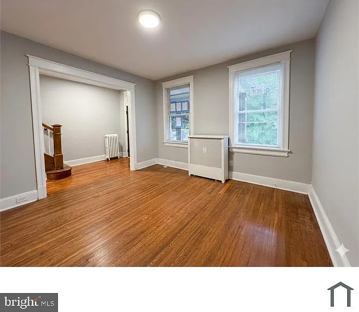 6 bed, 2.0 bath, 2400 sqft, $7,200 — Photo 2