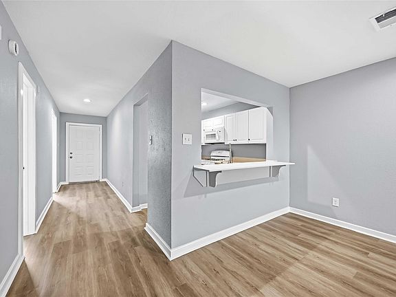 4th image of 6491 Alisa Ln