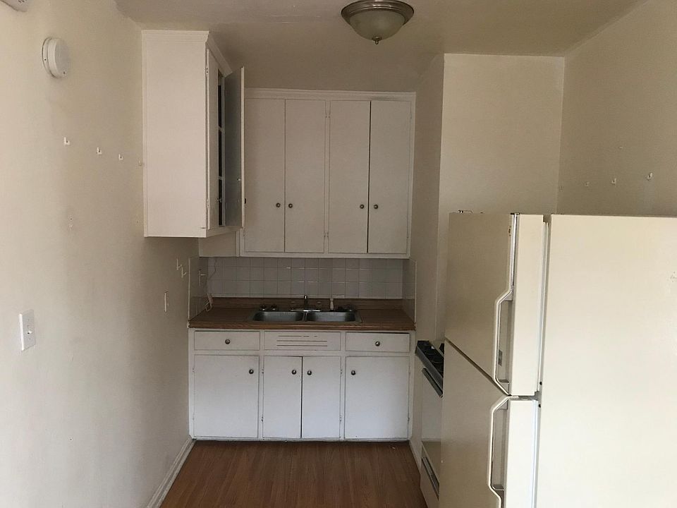 2nd image of 2103 32nd St
