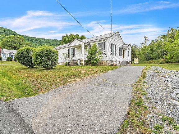 3rd image of 119 Mountain View Dr