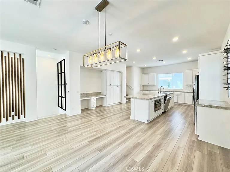 1868 S Westside Dr #28 — Photo 5