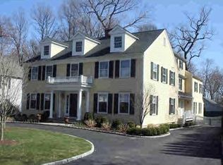 71 Oak St, New Canaan, CT 06840