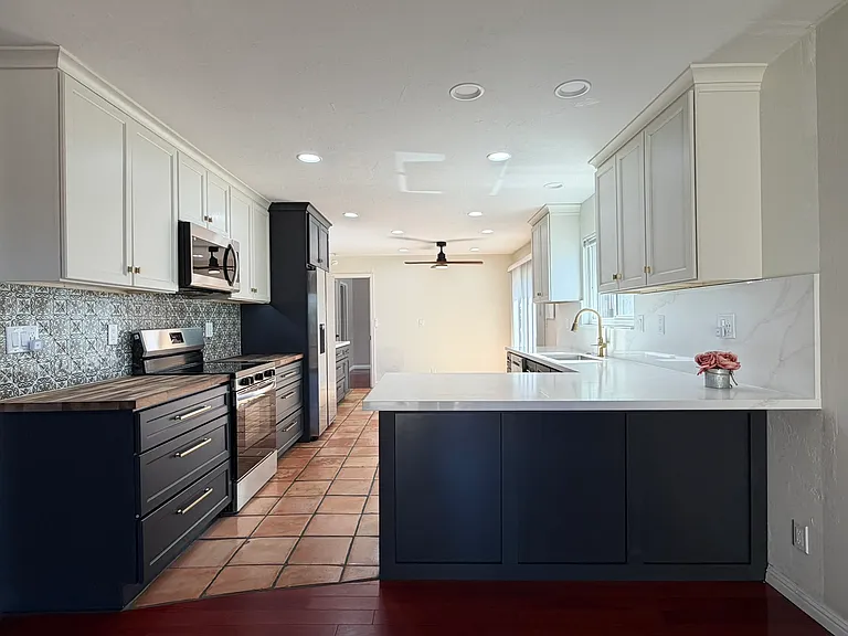 3695 Sanford St — Photo 2