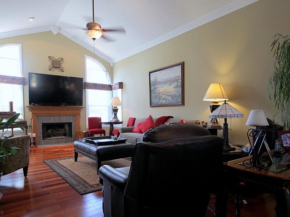 3rd image of 6253 Sleepy Hollow Ln