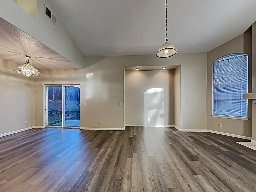 2336 Fallwater Ln — Photo 2