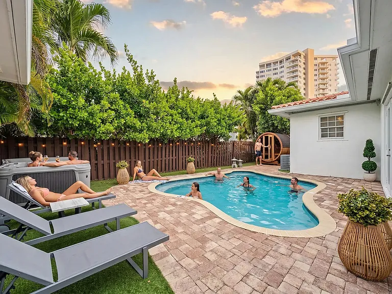 1217 Seabreeze Blvd — Photo 37