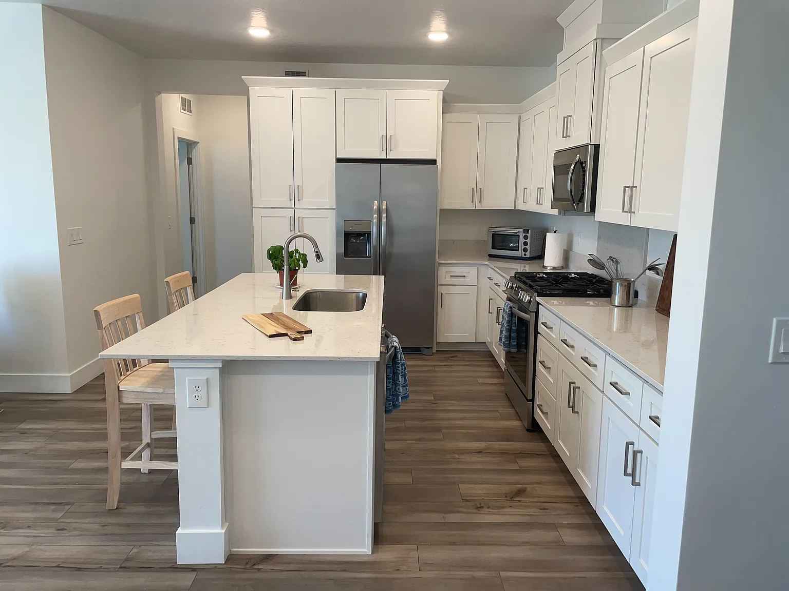 4 bed, 2021 sqft, $2,550 — Photo 3