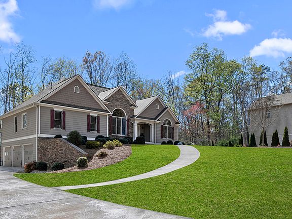 4th image of 111 Brookwood Trl
