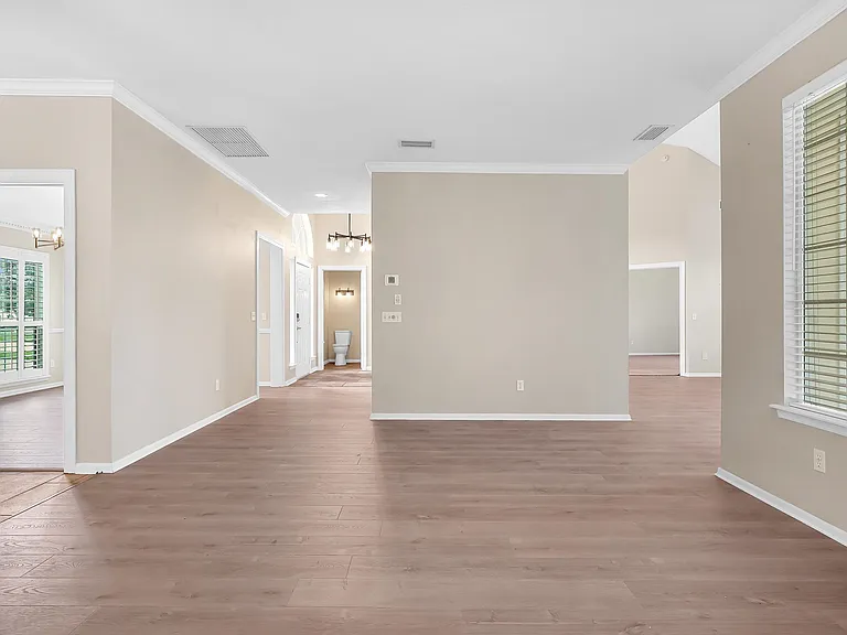 506 Lakeway Dr — Photo 9
