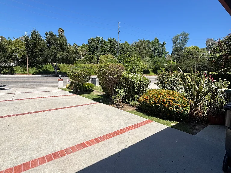 front of the house /drive way facing the street