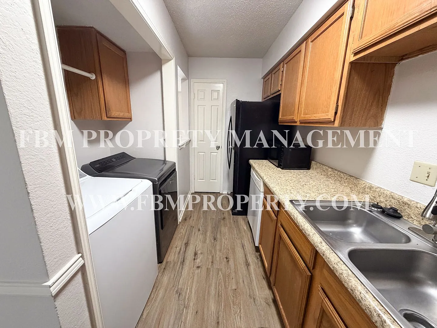 221 Highland Avenue, Unit A - Charming 2 Bedroom, 2 Bathroom Duplex Home in Waxahachie, TX! — Photo 4